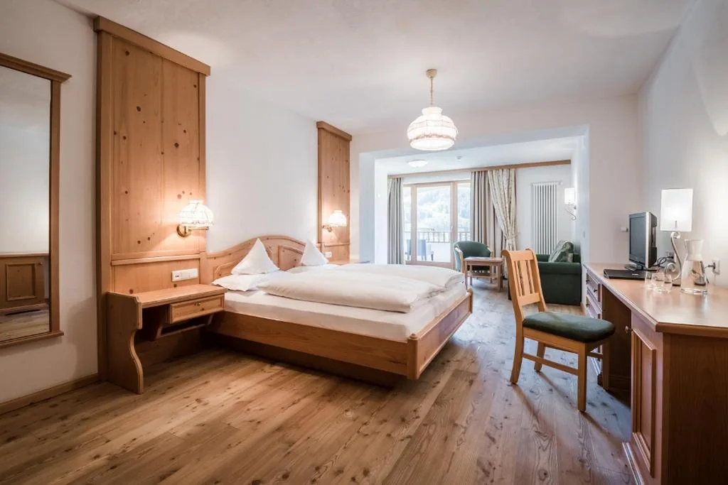 Camera Matrimoniale Ampia con Balcone — Hotel Mareo Dolomites