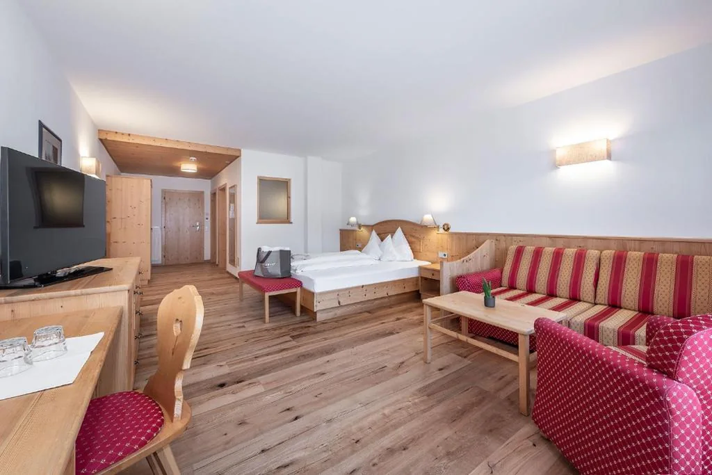 Large Double Room with Balcony — Hotel Torgglerhof