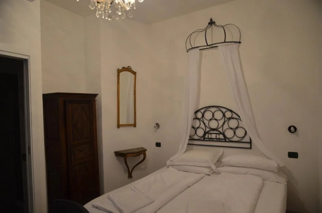 Camera Matrimoniale — B&B La Loggia Del Castello