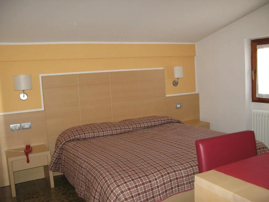Basic Double Room — Alphotel Milano