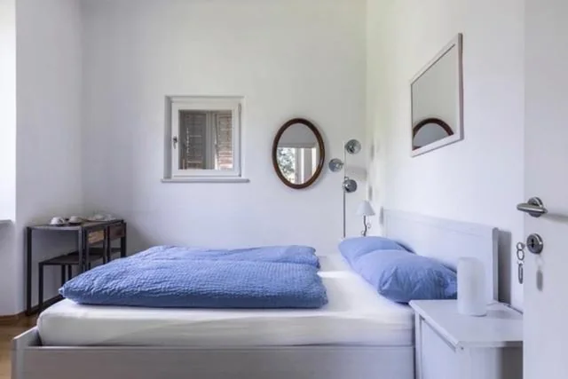 Camera Matrimoniale Budget con Bagno in Comune — Villa Anita Rooms