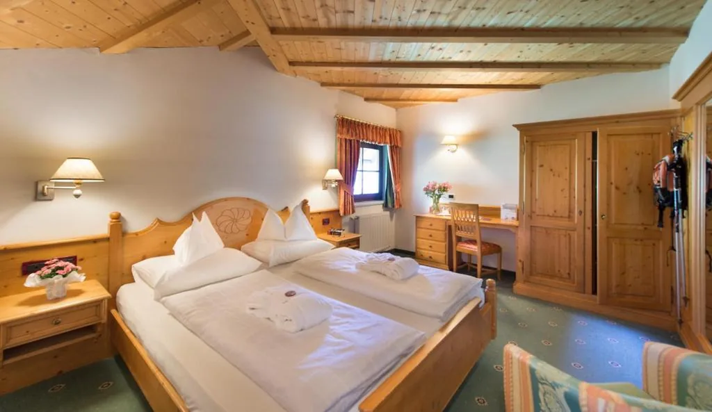 Camera Matrimoniale Budget — Hotel Ansitz Jakoberhof