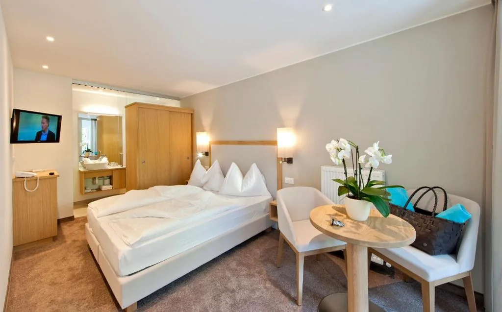 Camera Matrimoniale Budget — Hotel Schennerhof