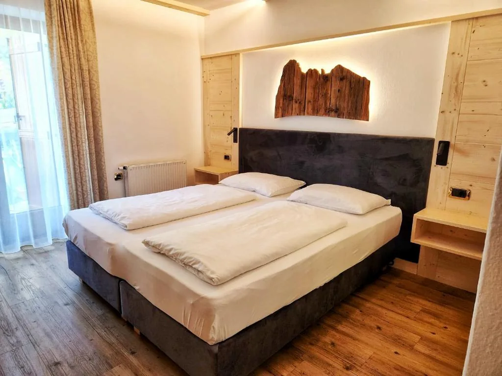 Camera Matrimoniale Classic con Balcone — Garni Hotel and Apartments Wildbach