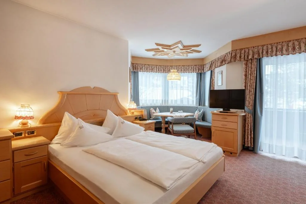 Camera Matrimoniale Classic con Balcone — Piccolo – Dolomites & Gourmet Hotel