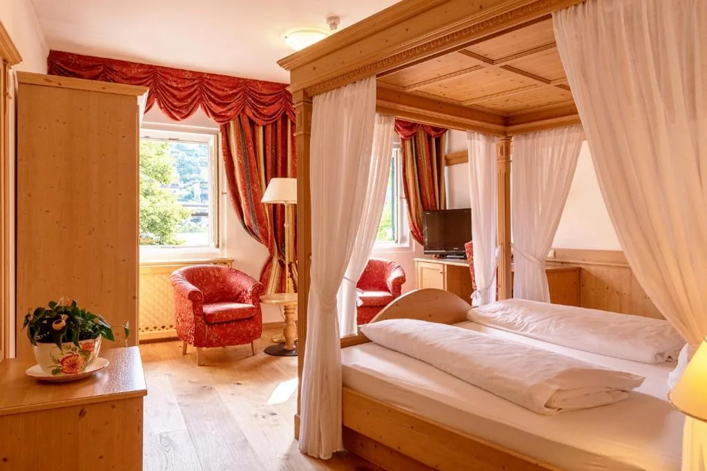 Camera Matrimoniale Classic — Hotel Goldenes Roessl-adults only