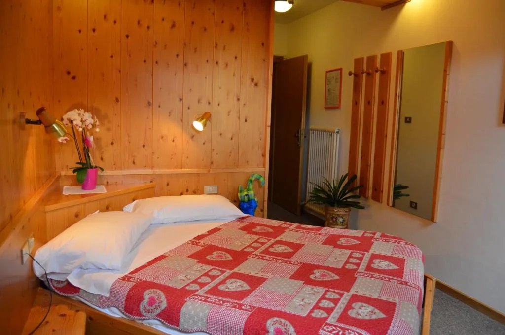 Classic Double Room — Hotel Ladina