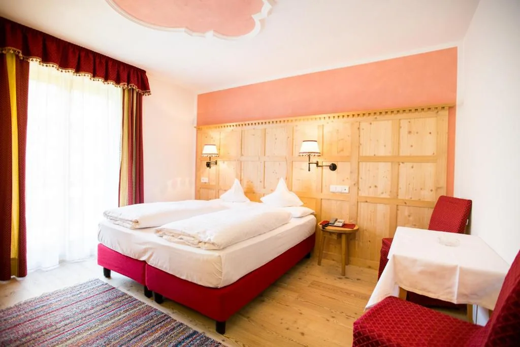 Camera Matrimoniale Comfort — Al Plan, A mountain moving hotel