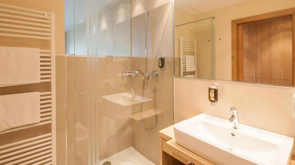Comfort Double Room with Balcony — Hilburger Hotel