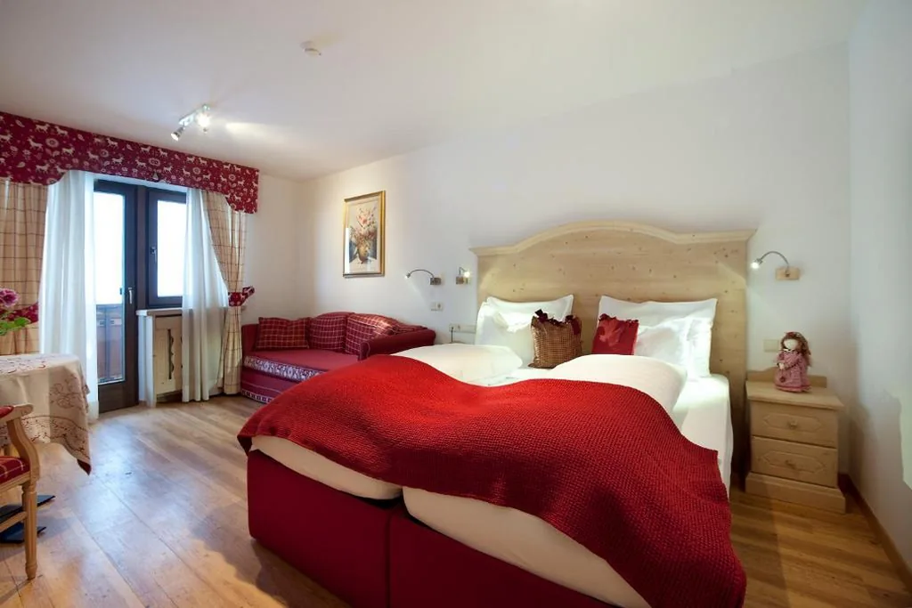 Camera Matrimoniale Comfort con Doccia — Hotel Italia