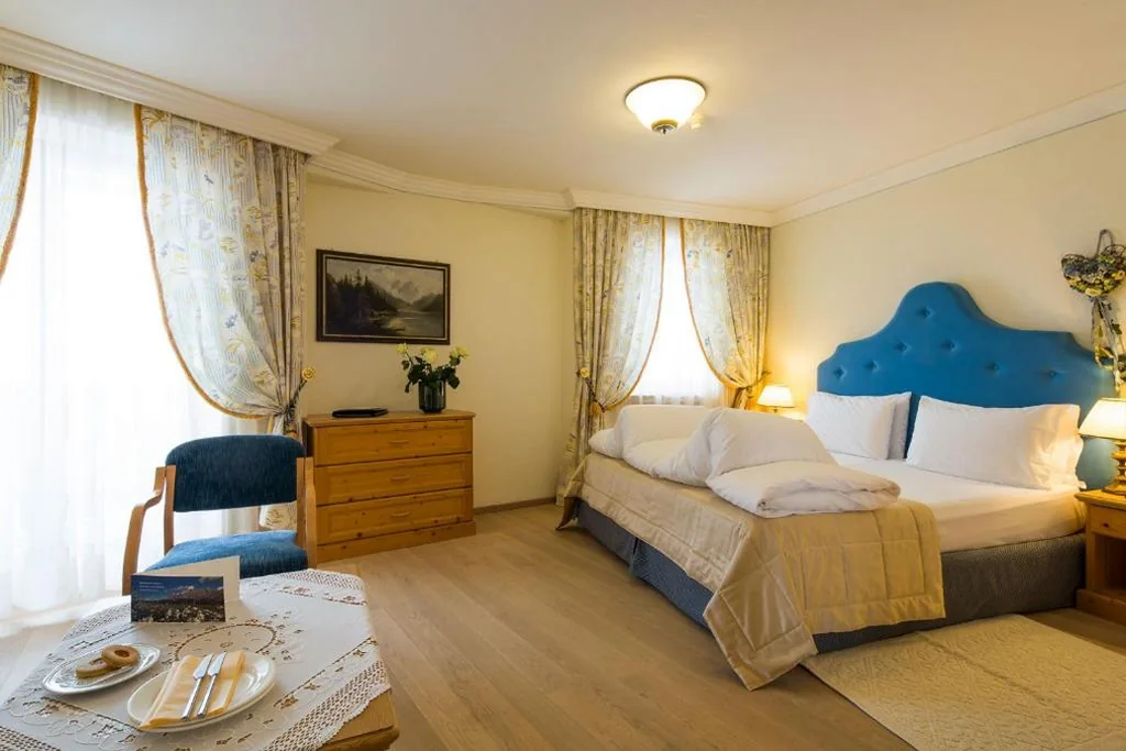 Camera Matrimoniale Comfort — Hotel Sassongher – Preferred Hotels & Resorts