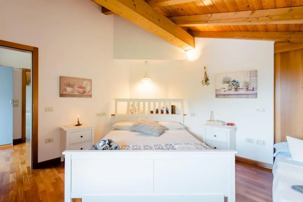 Camera Matrimoniale con Bagno in Comune — Cà Ulivi