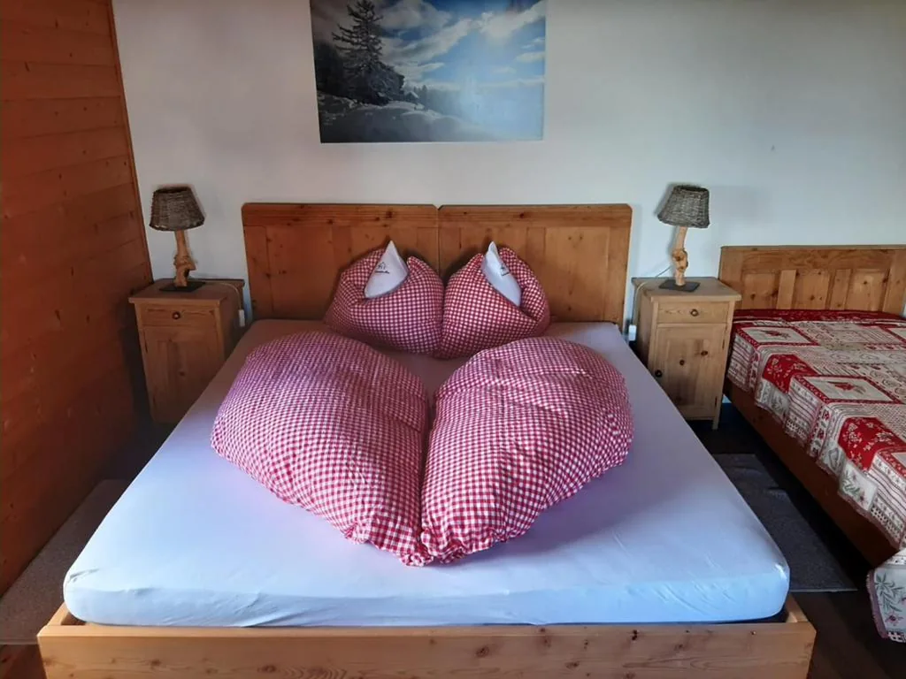 Camera Matrimoniale con Bagno in Comune — Gasthof Schmiederalm