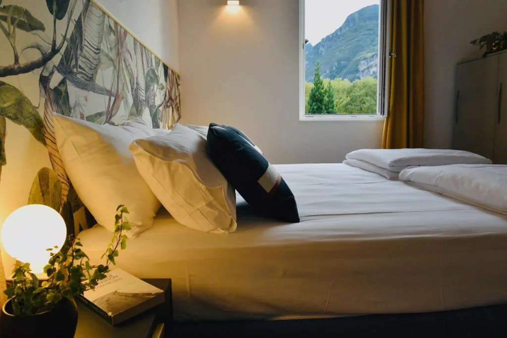 Camera Matrimoniale con Bagno in Comune — Nine Rooms Shared