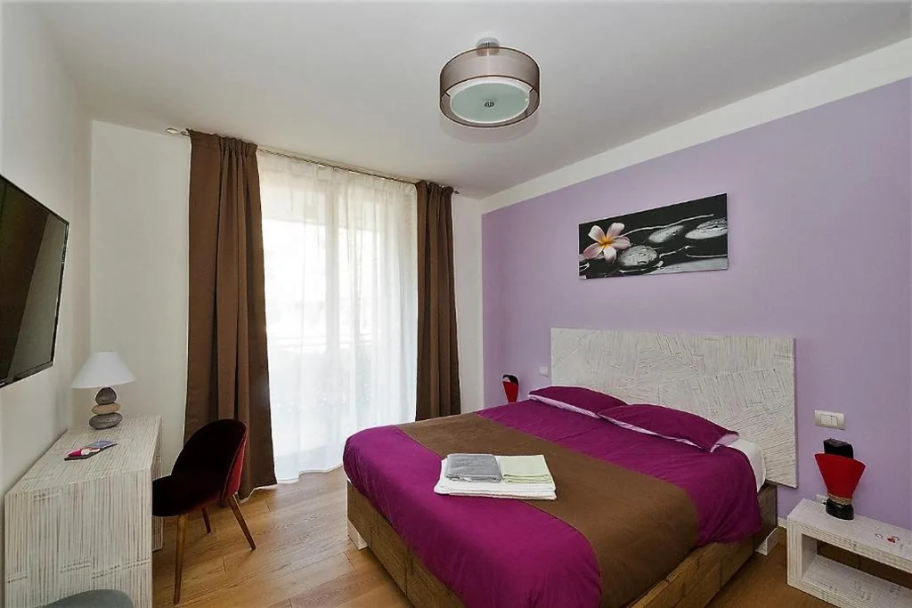 Camera Matrimoniale con Bagno Privato Esterno — Bed & go Trento