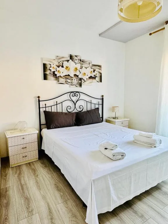 Camera Matrimoniale con Bagno Privato Esterno — Urban Fiera Rooms