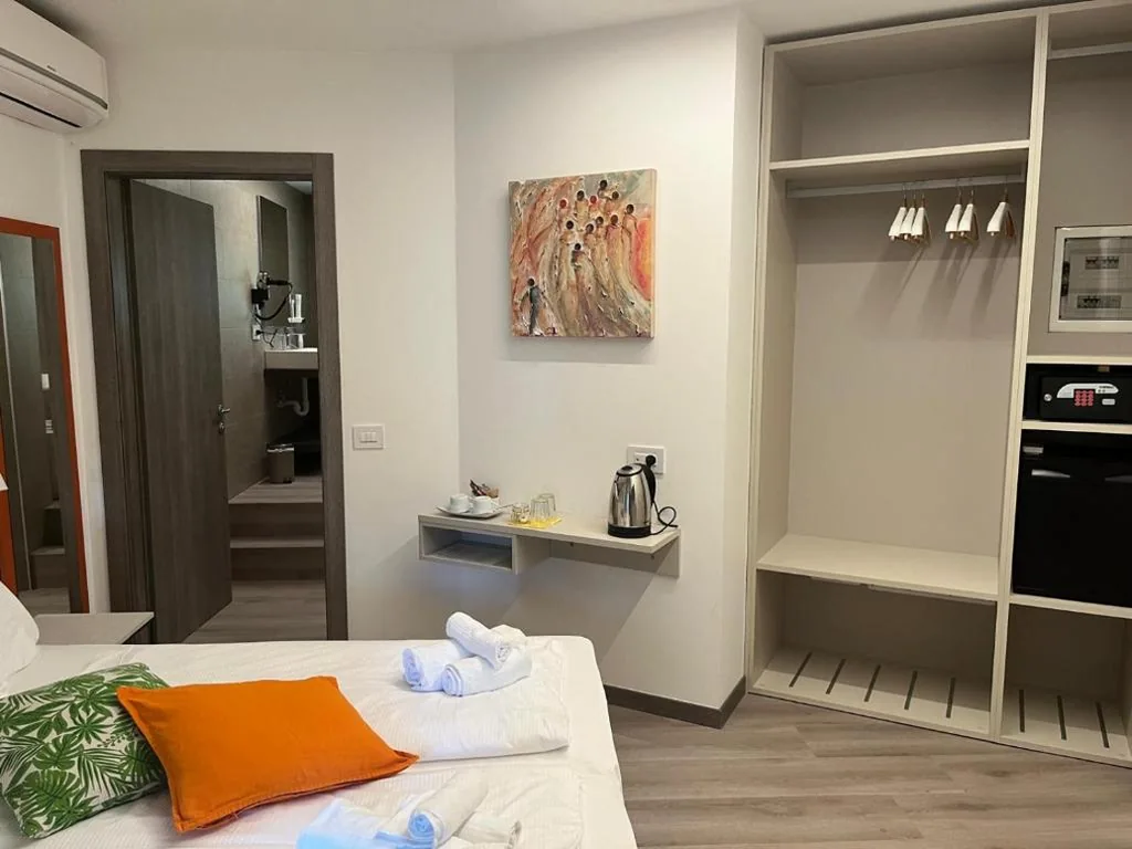 Double Room with Private Bathroom — GardaBreak Rooms&Breakfast Holiday Apartments