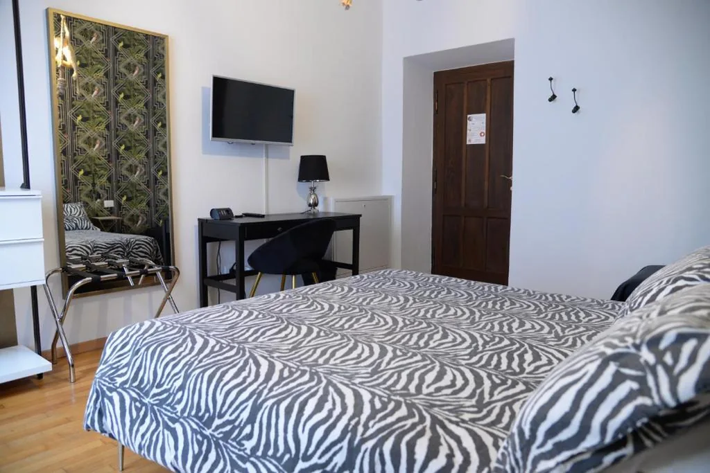 Camera Matrimoniale con Bagno Privato — House of Trento – NO Reception