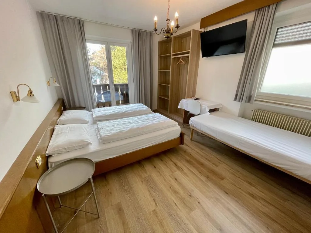 Camera Matrimoniale con Balcone — B&B Transit Rooms – Your Stopover, Free Parking