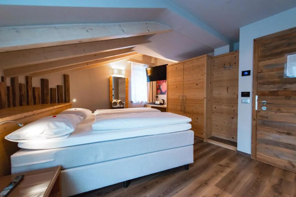 Camera Matrimoniale con Balcone — Chalet Vites Mountain Hotel
