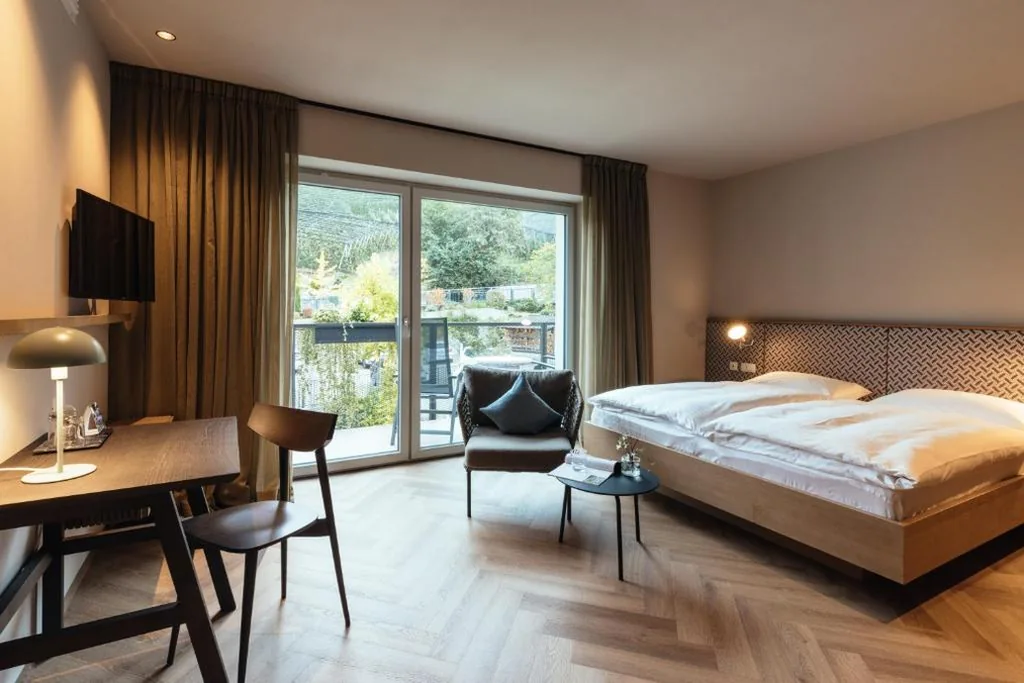 Double Room with Balcony — Hilburger Hotel