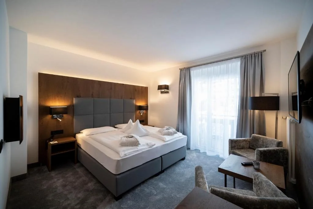 Double Room with Balcony — Hotel Aaritz