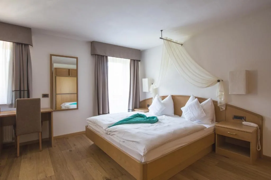 Camera Matrimoniale con Balcone — Hotel Albion Mountain Spa Resort Dolomites
