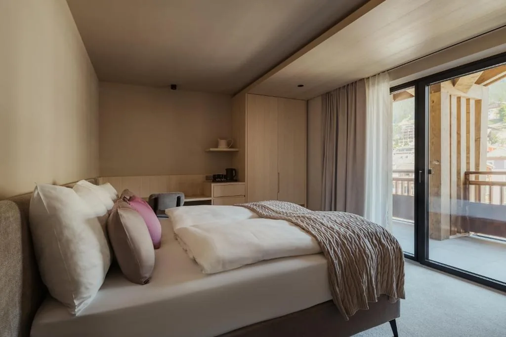 Camera Matrimoniale con Balcone — Hotel COSMEA – Your Dolomites & Honeymoon experience