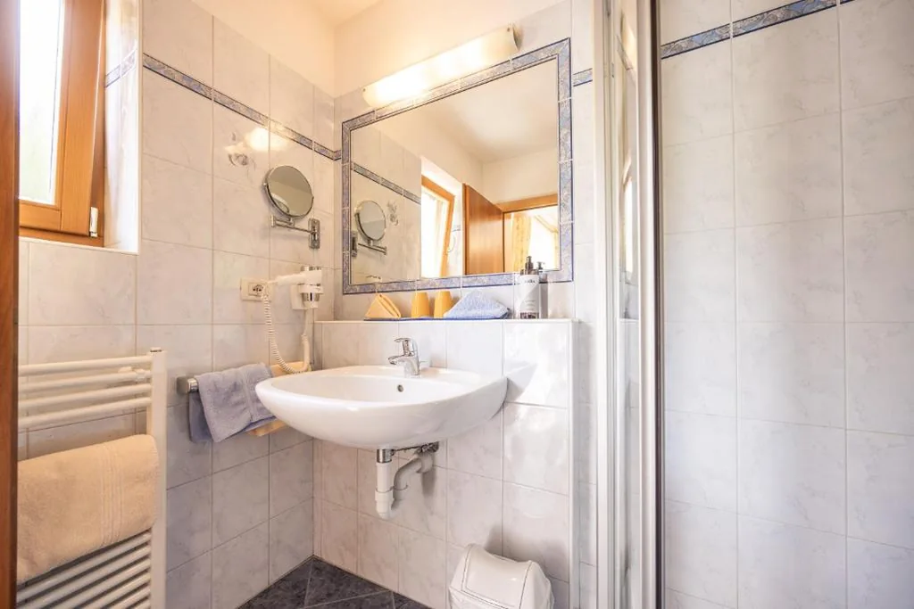 Camera Matrimoniale con Balcone — Hotel Garni Alpes