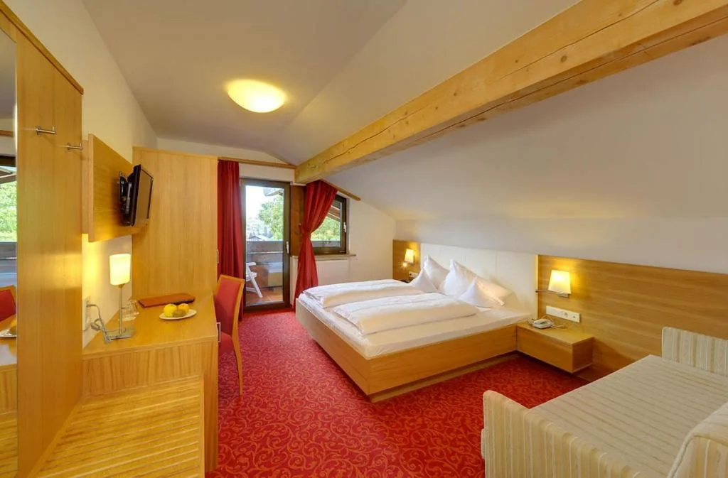 Double Room with Balcony — Hotel Laurin