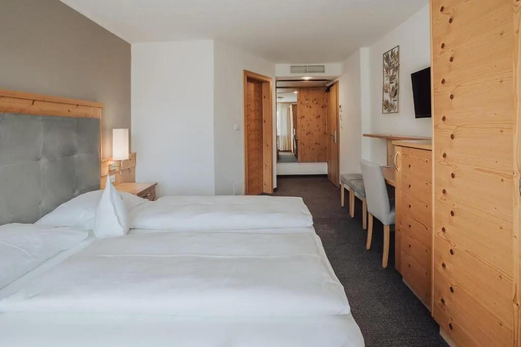 Double Room with Balcony — Hotel Lisetta