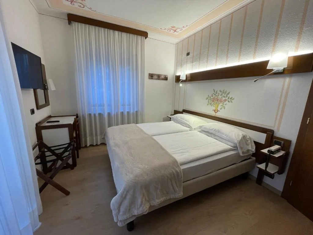 Camera Matrimoniale con Balcone — Hotel Miralago Wellness – Adults Only