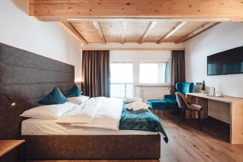 Camera Matrimoniale con Balcone — Hotel Plan de Gralba – das Berghotel