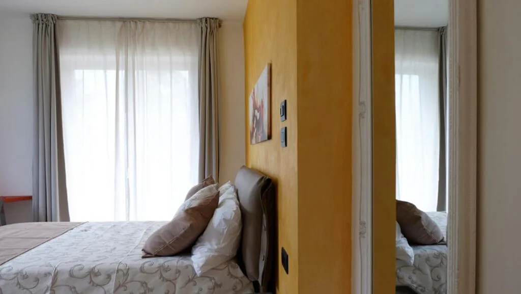 Camera Matrimoniale con Balcone — In Collina B&B