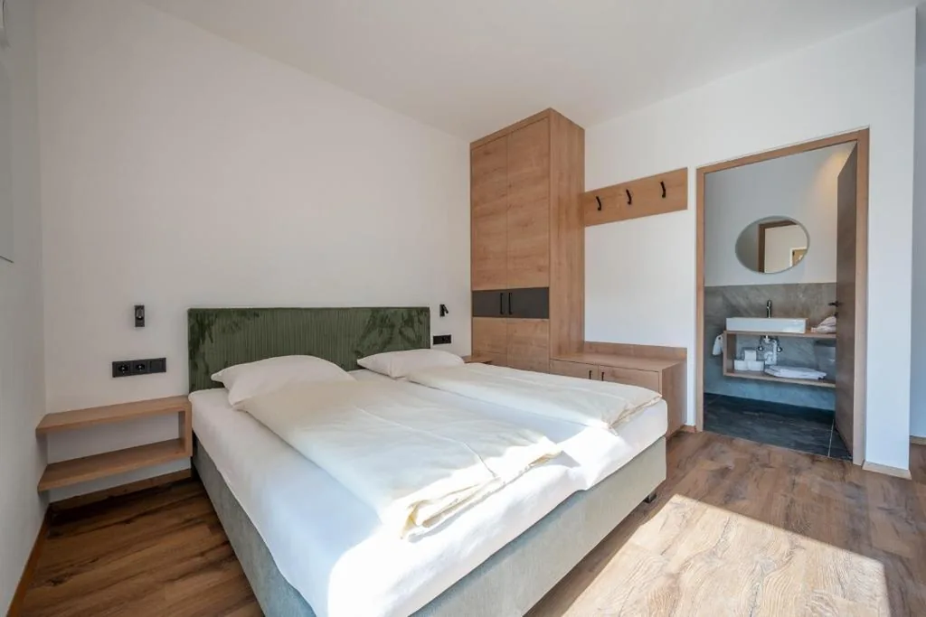 Double Room with Balcony — Peintnerhof Appartments & Zimmer