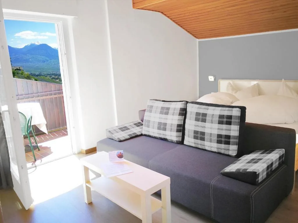 Camera Matrimoniale con Balcone — Schenna Garni Eden Bed & Breakfast