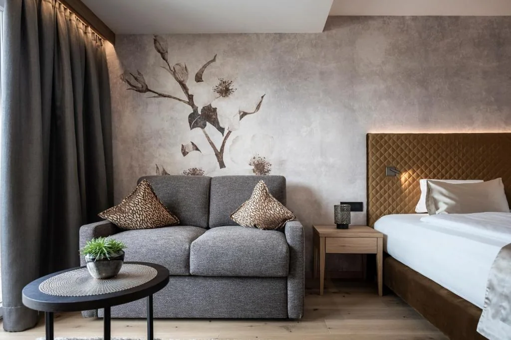 Camera Matrimoniale con Balcone — Small & Beautiful Hotel Gnaid