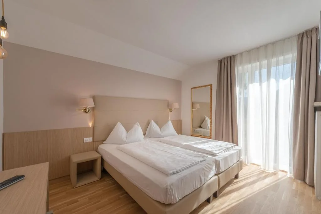 Camera Matrimoniale con Balcone — Tirolerin Garni Hotel