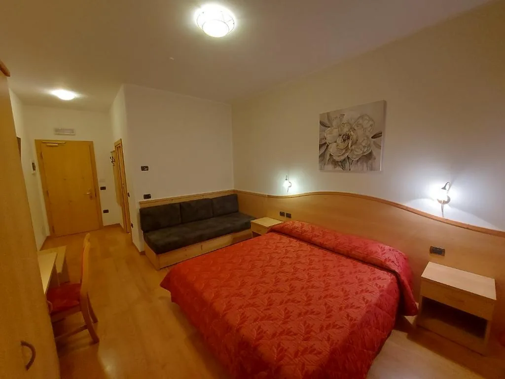 Camera Matrimoniale con Patio — Hotel Garni Arnica