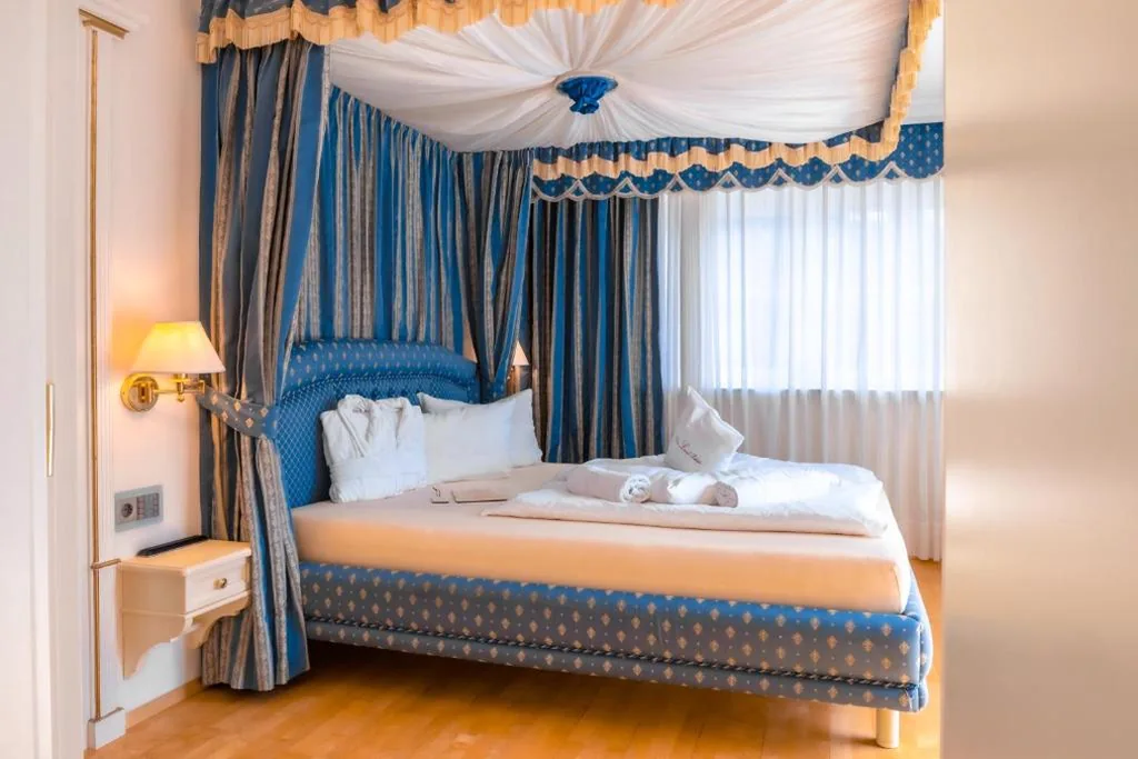 Camera Matrimoniale con Terrazza — Das Land-Palais – Your lovely Mountain Hideaway
