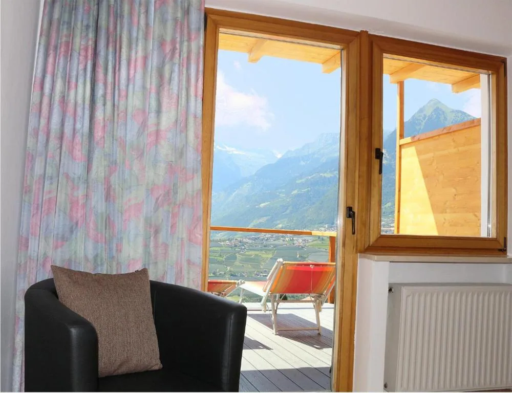 Camera Matrimoniale con Terrazza — Schenna Garni Eden Bed & Breakfast