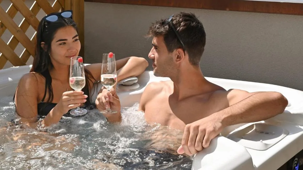 Camera Matrimoniale con Vasca Idromassaggio — Alexander Hotel Alpine Wellness Dolomites