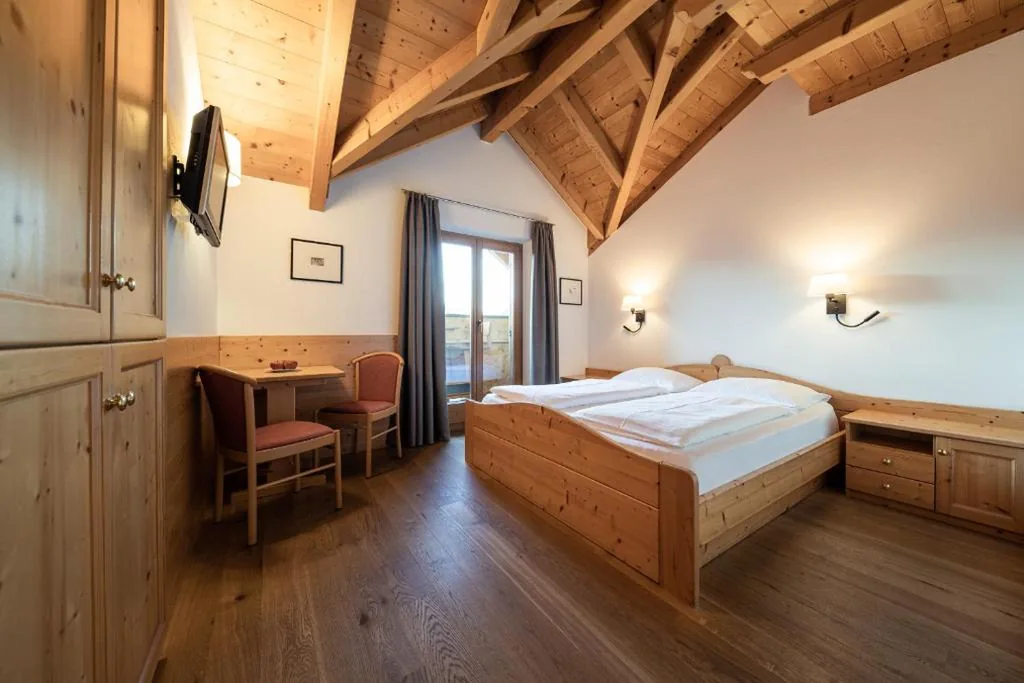 Camera Matrimoniale con Vista Giardino — Hotel Torgglhof