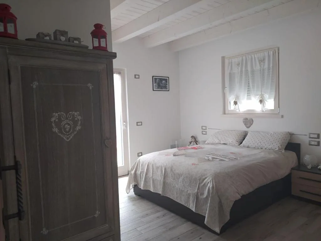 Camera Matrimoniale con Vista Giardino — Idroblu Bondone Lago d’Idro