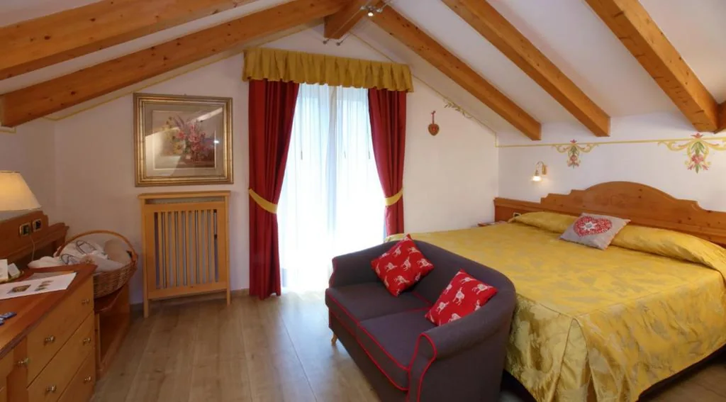 Camera Matrimoniale con Vista Lago — Alexander Hotel Alpine Wellness Dolomites