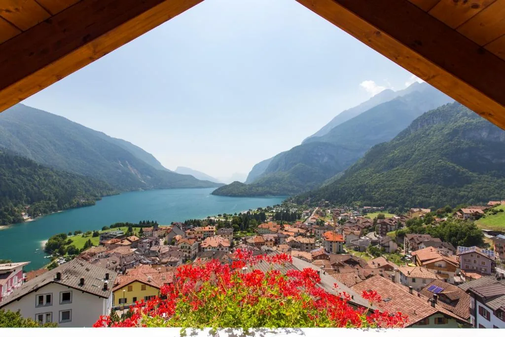 Camera Matrimoniale con Vista Lago — Hotel Florida