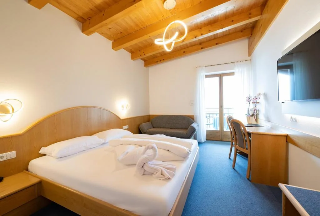 Camera Matrimoniale con Vista Lago — PENSION KLUGHAMMER