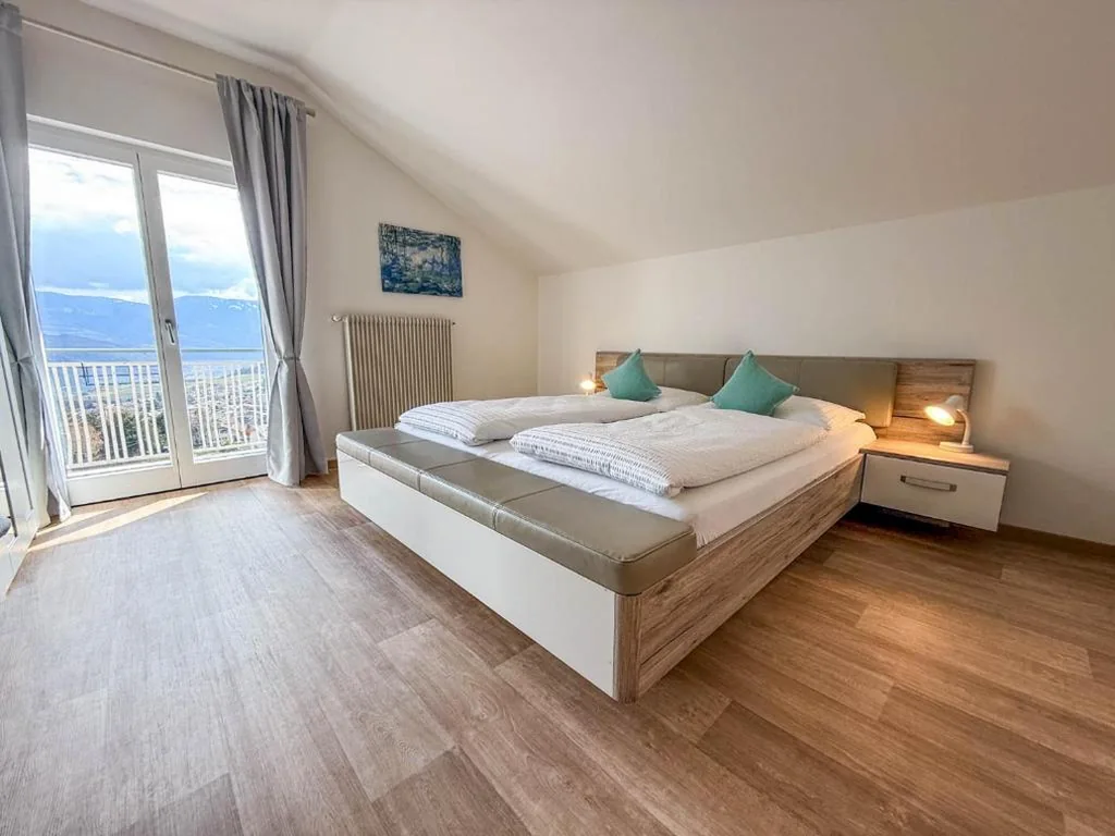 Camera Matrimoniale con Vista Lago — Strengen Guesthouse