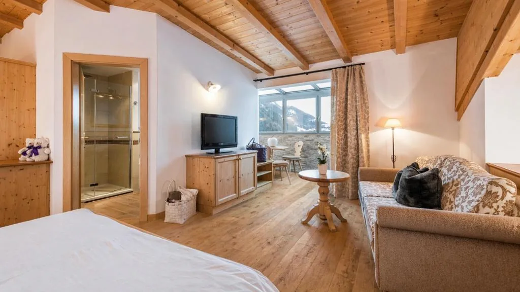 Camera Matrimoniale con Vista Montagna — Alpin Garden Luxury Maison & SPA – Adults Retreat