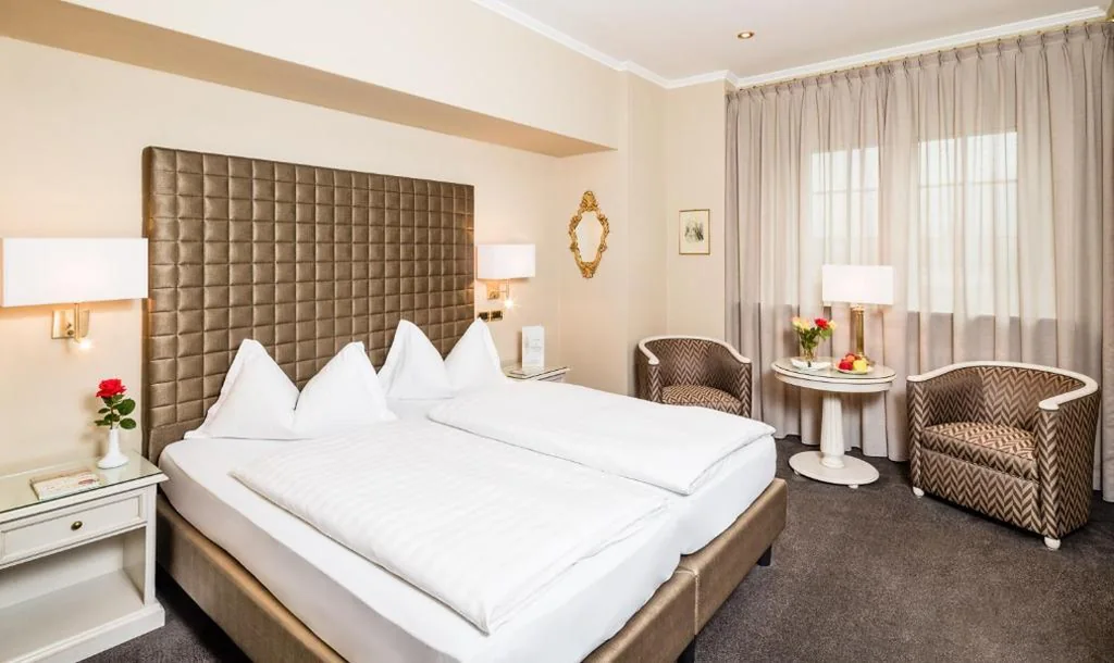 Double Room with Mountain View — Classic Hotel Meranerhof